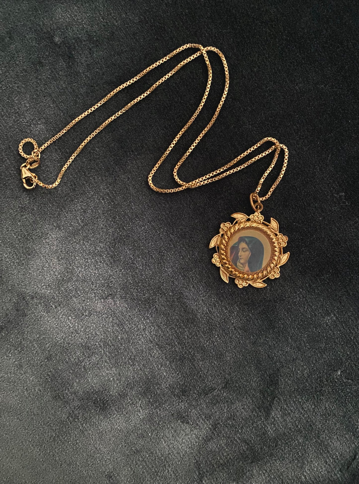 OUR LADY OF SORROWS VINTAGE PENDANT NECKLACE
